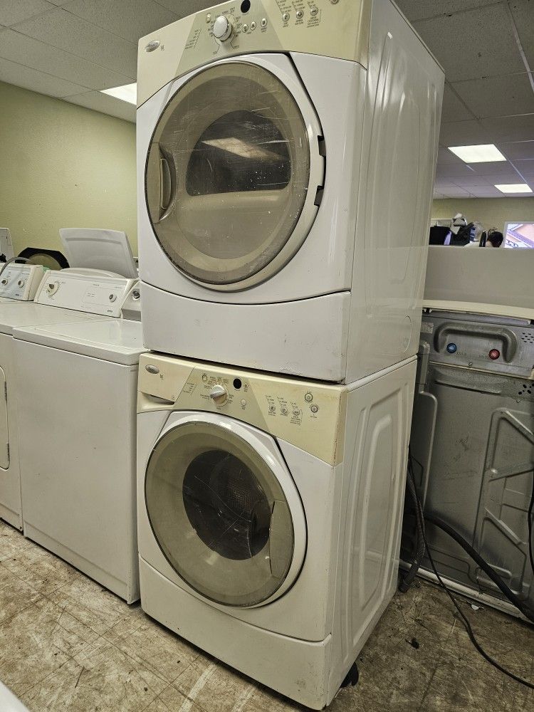Whirlpool Stackble Washer And Electric Dryer Matching Set Trabajando Muy Bien Y Muy Limpio También 
