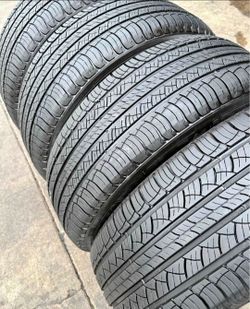 235 65 18 Michelin Tires Con 80% de Vida Las 4
