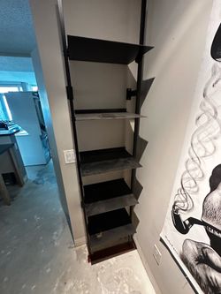 Wall mounted shelf