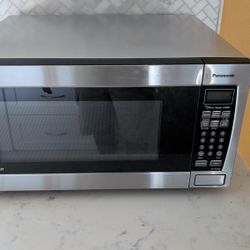 Microwave - Lightly Used - Works Very Well