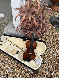 Wooden Violin 🎻.  3/4.   