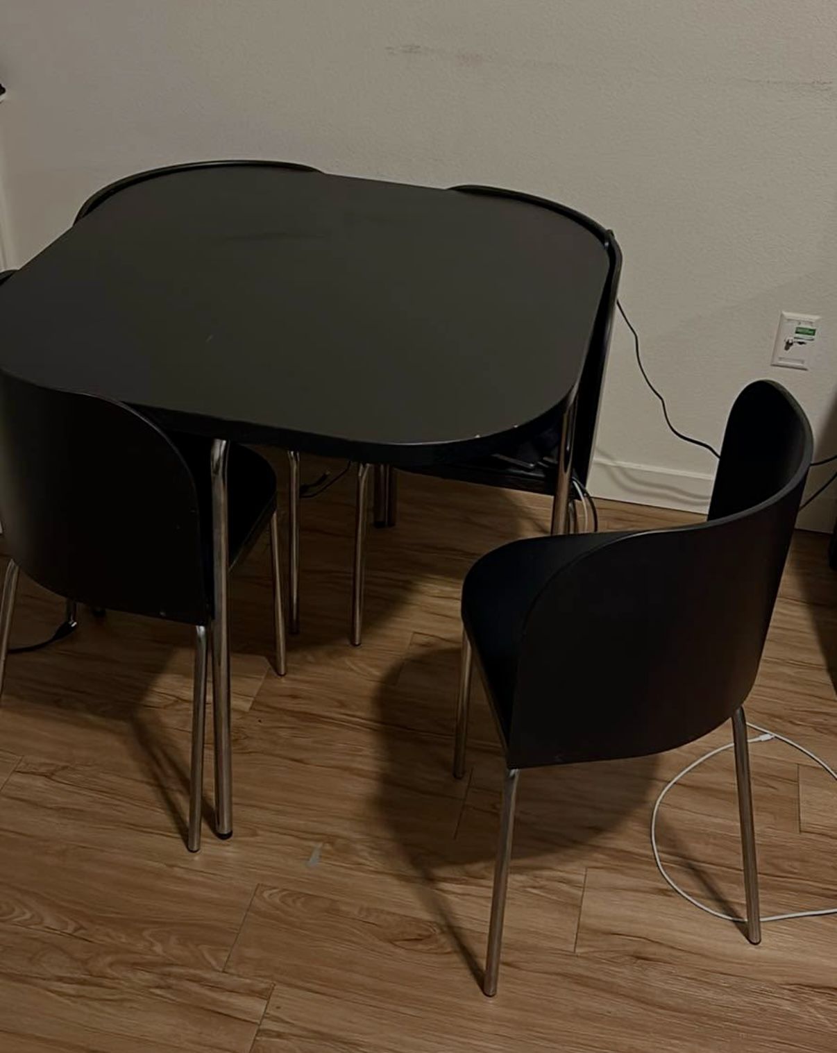 Black Table 4 Chairs 