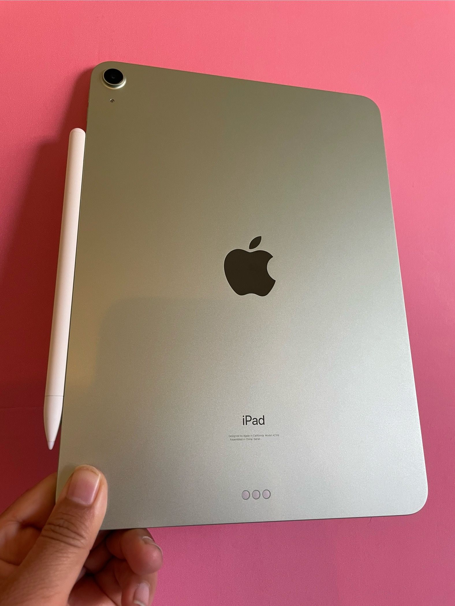 Apple IPad Air 4th Generation (10.9” Liquid Retina/ 2020 Model) 64GB with keyboard case, stylus pen & Accessories (256gb $499)