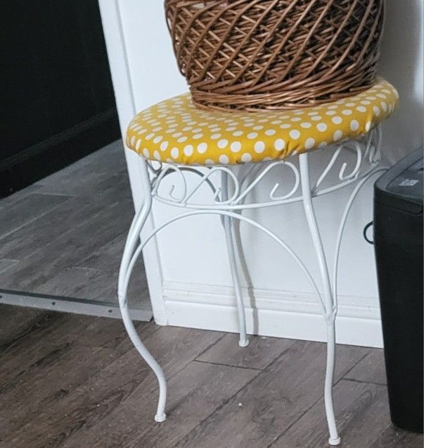 Lil White Iron Vanity Chair Great For Vanity Table Or Desk