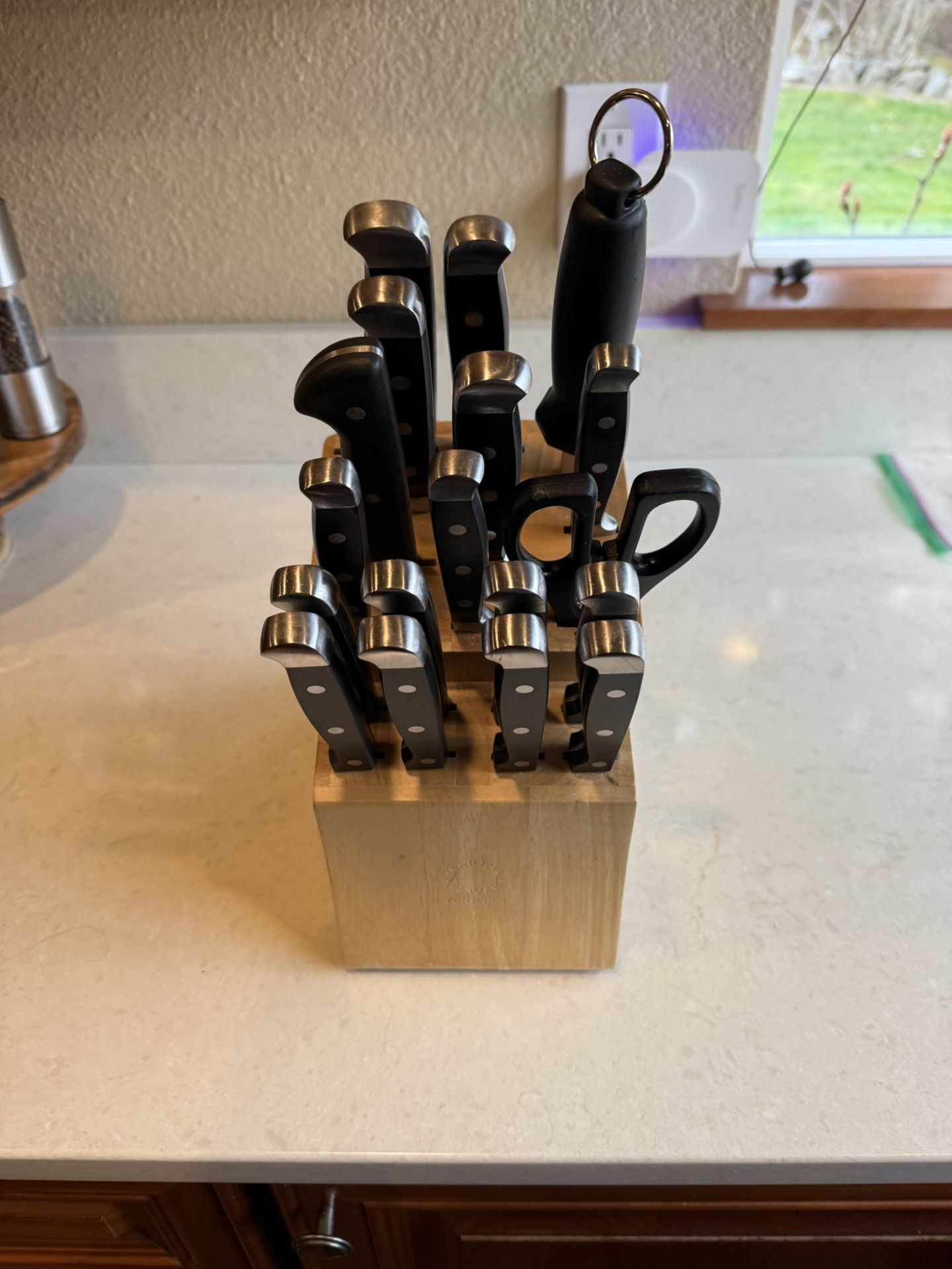 17 Piece Martha Stewart Knife Set