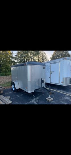 5x8ft enclosed trailer