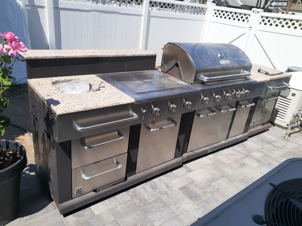 Modular Outdoor Kitchen
