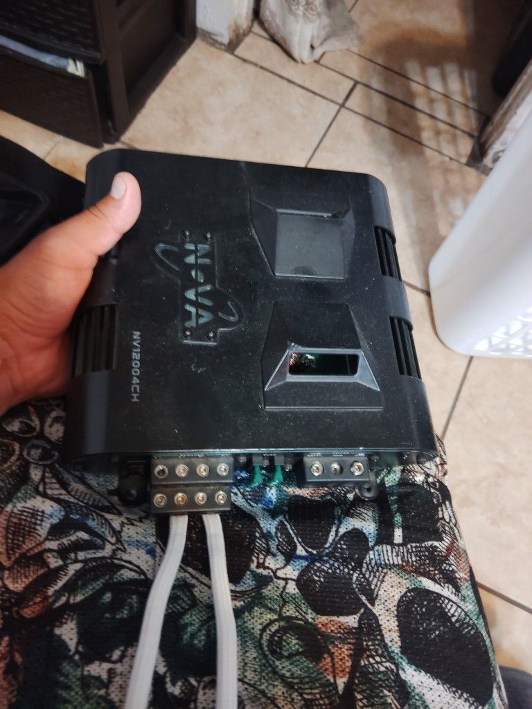 1200 Watts Amp