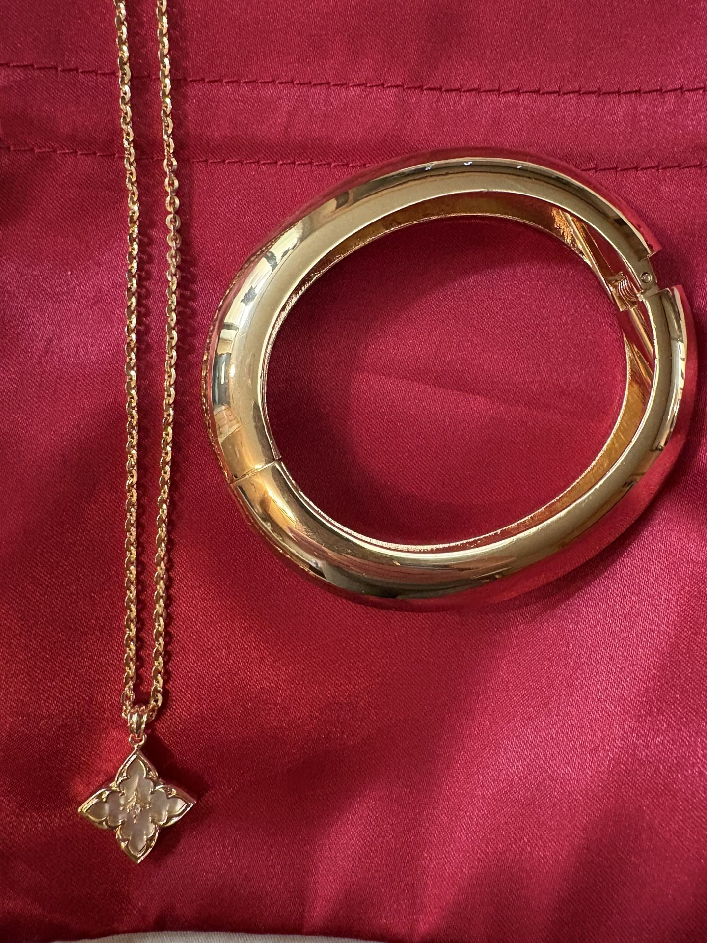 Stainless Steal Necklace And Bracelet Gold Tone