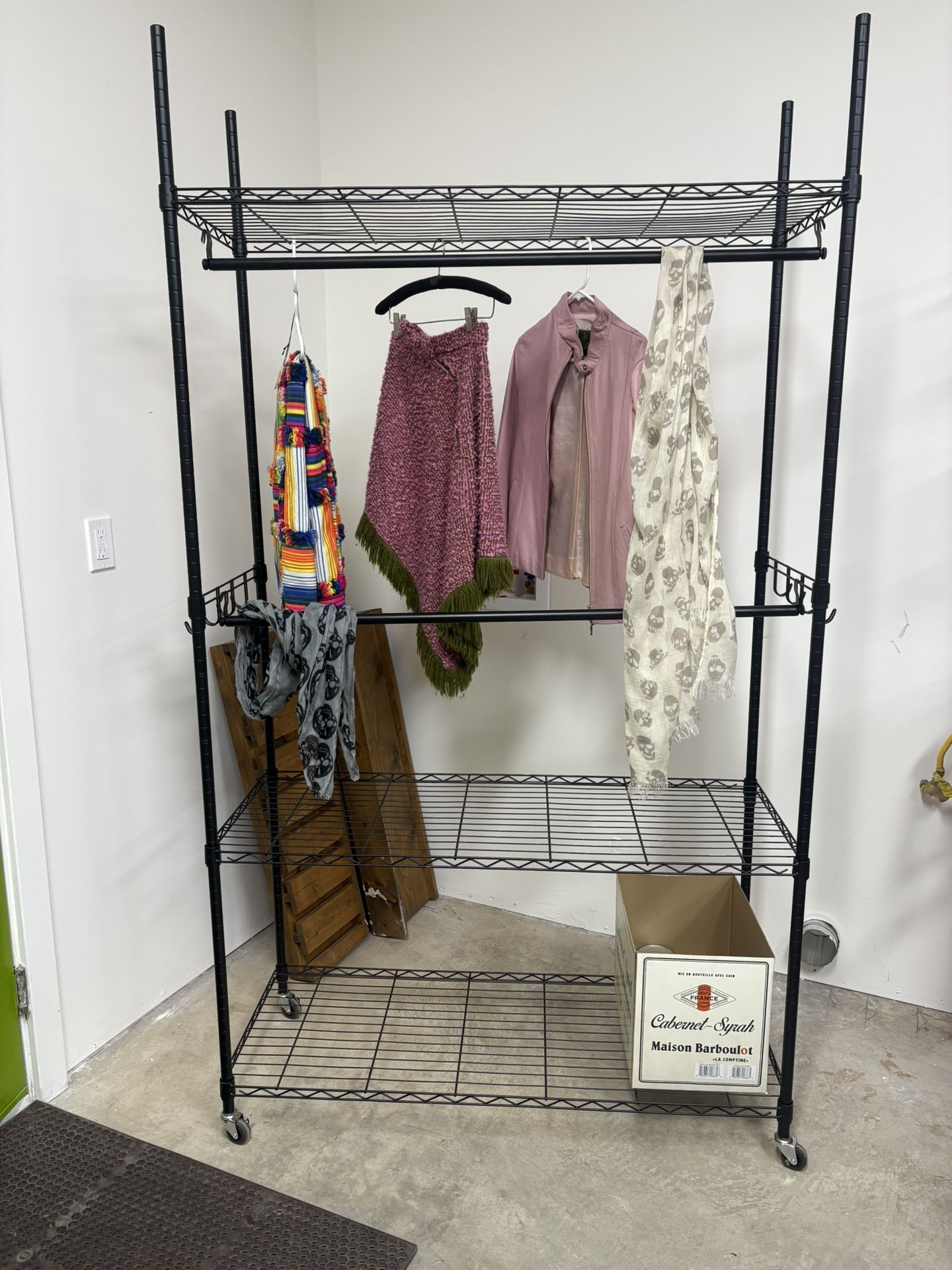VIPEK R3 Plus + Rolling Clothing Rack Storage LIKE NEW!!