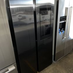 Samsung Black Stainless Steel Side By Side Family Hub Refrigerator CM