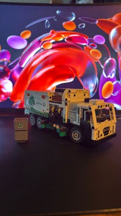Lego Mack LR Electric Garbage Truck 42167