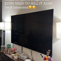 Samsung TV (75 Inch) + Mount