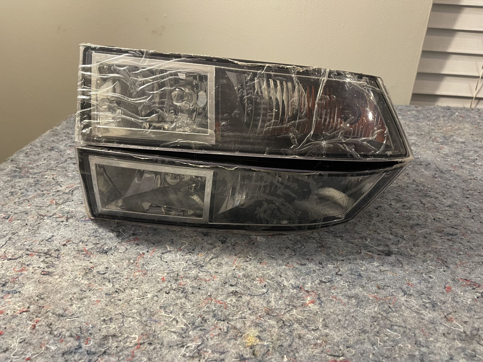 Brand New Cadillac Escalade Fog Lights (2007-2014) 