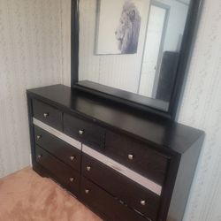 2 Dresser 