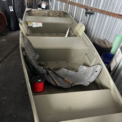 1236 Alumacraft Jon Boat 