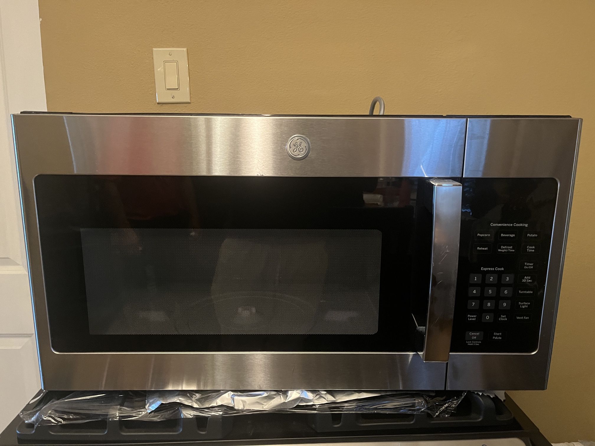 LG Microwave Model JVM3160RFSS