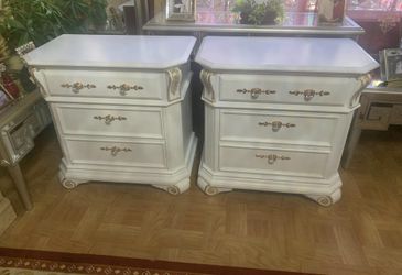 Glam Style Wooden Nightstands Set Has Been Refurbished Colors White And Gold Metallic Set Looks Like New