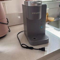 Keurig Coffee Maker (like New) + MISC KCups