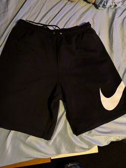 Men’s Nike shorts size medium
