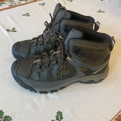 KEEN Hiking Boots