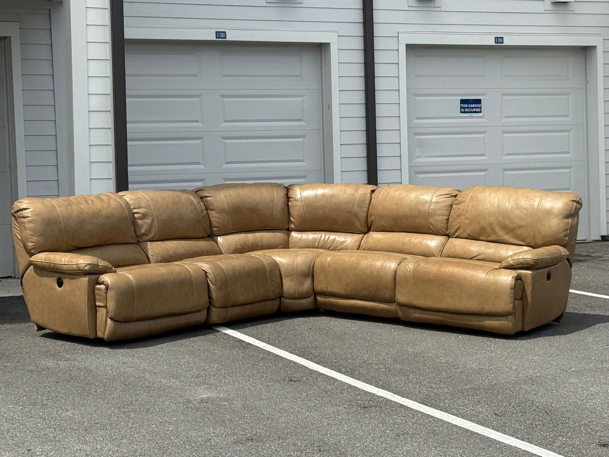REAL LEATHER POWERED RECLINING GOLD SECTIONAL COUCH IN GREAT CONDITION DELIVERY AVAILABLE 🚚