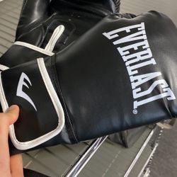 Boxing Gloves L/XL Color Black