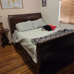 Queen Sleigh Bed