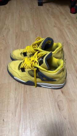 Jordan 4 Lightning Size 10.5 (Used)