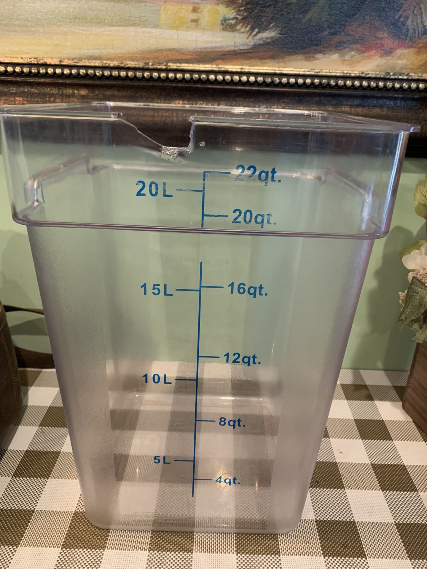 Winco Brand Food Container Model PCSC-22C, 22 Quarts Capacity, Has Built In Carrying Handles, Measurements Markings On The Outside, Polycarbonate Mate