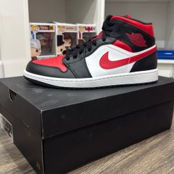 Jordan 1 Mid 