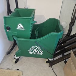 Commercial Mop Bucket With  A Wringer 