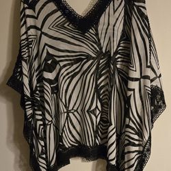 Black And White Roam Of New York Top