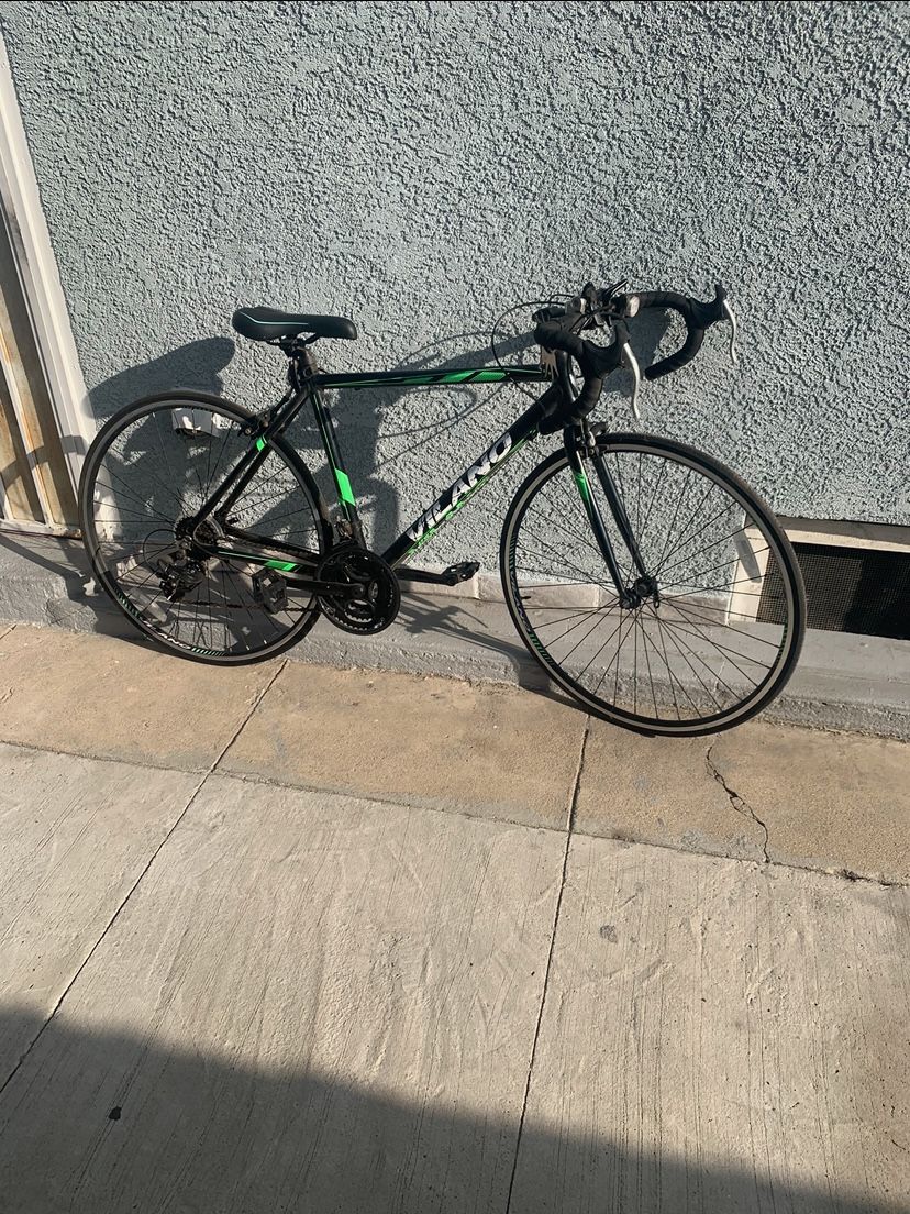 Vilano R2 Commuter 21 Speed 700C Aluminum Road Bicycle in Black