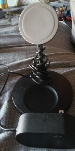Belkin 2 n 1 wireless charger for iPhone an Air pods