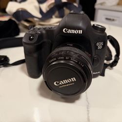 Canon 5D Mark II + Canon 50mm f/1.4 + Extras — Great Condition