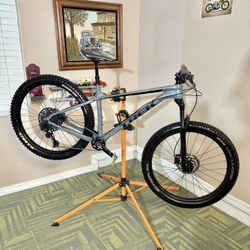 Trek Roscoe 8 Mountain Bike 27.5”