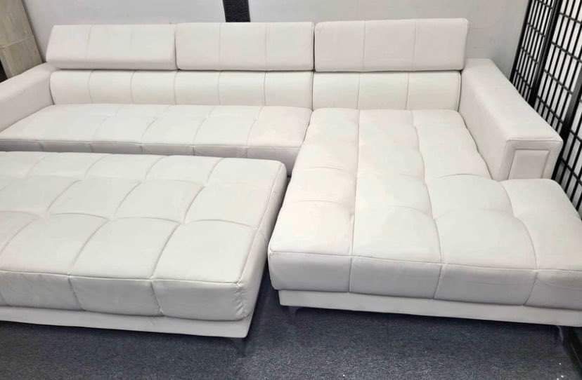 New White Sectional Couch w/ Cocktail Ottoman! Free Delivery 🚚! Financing Available!