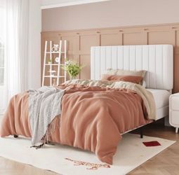 White Vertical Channel Tufted Queen Headboard new