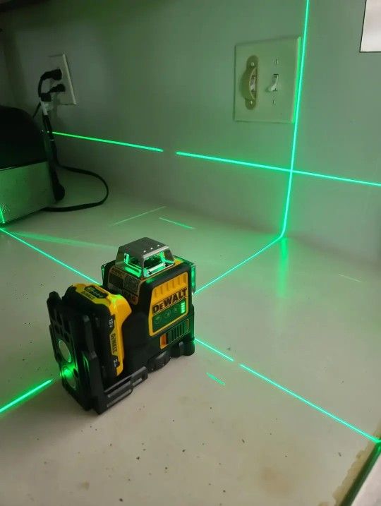 Dewalt DW088CG 12V MAX Green Self-Leveling 3 Lines 360 Degree Laser Level with 2.0Ah Battery, Charger and Case