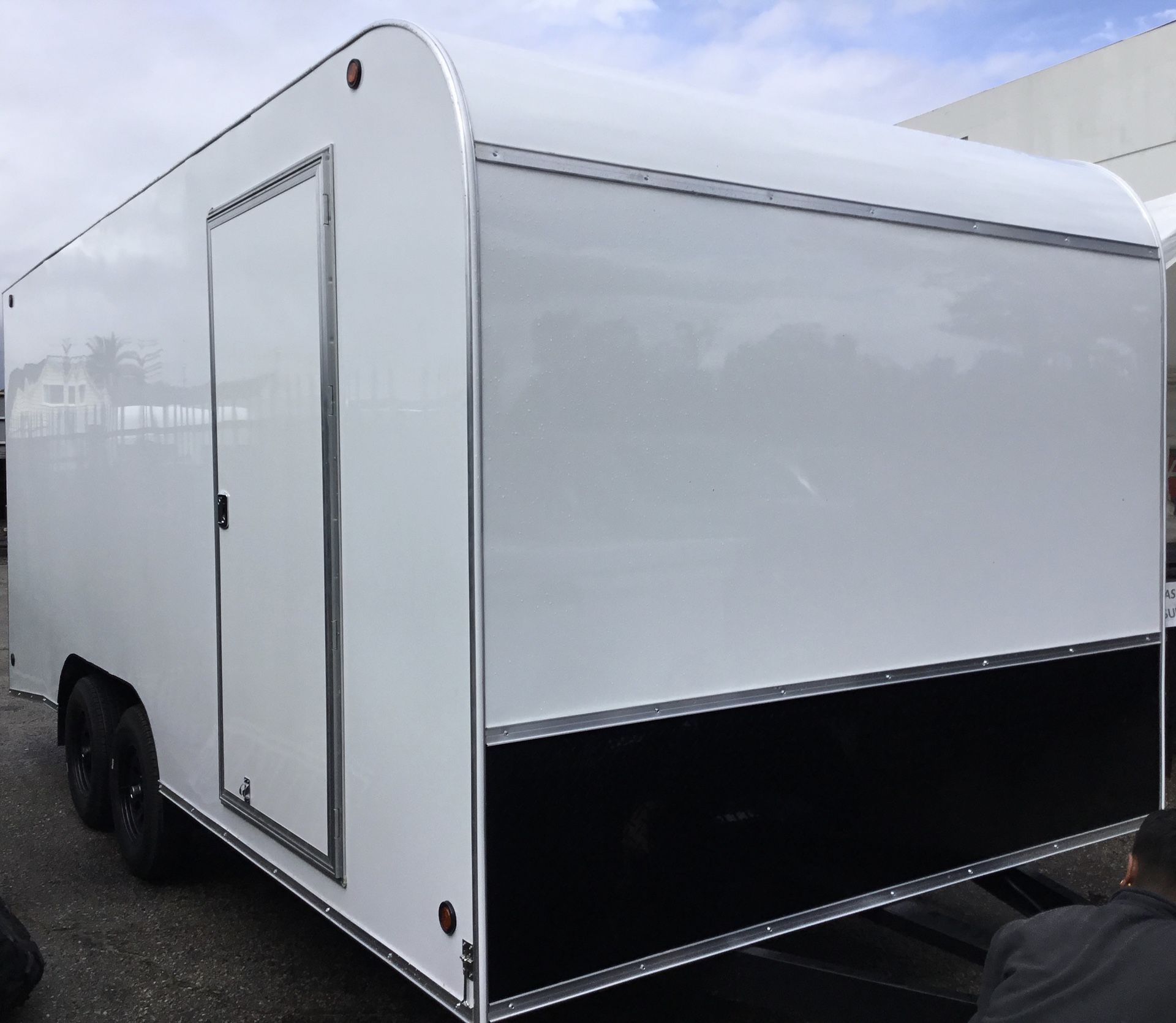 8.5x16x7 ENCLOSED CARGO TRAILER