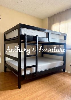 Full bunk bed with mattress