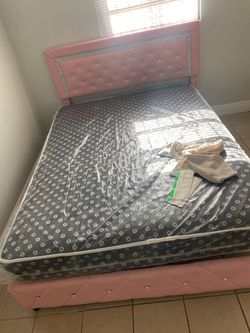 Pink Teen full size bed an mattress