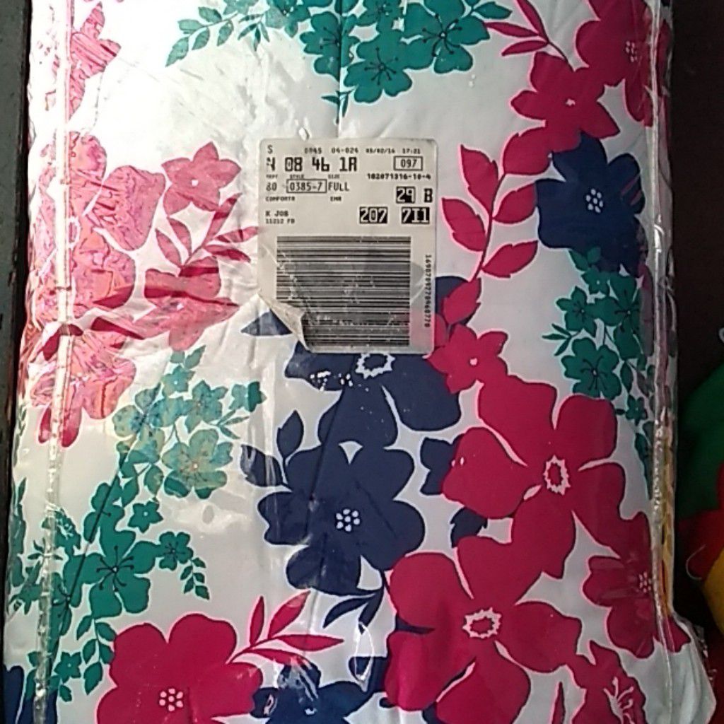 Full size 3 piece reversible Floral Comforter set
