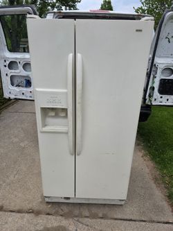 Side by side fridge it works