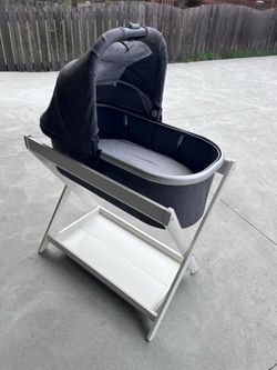 Uppababy v2 bassinet and stand