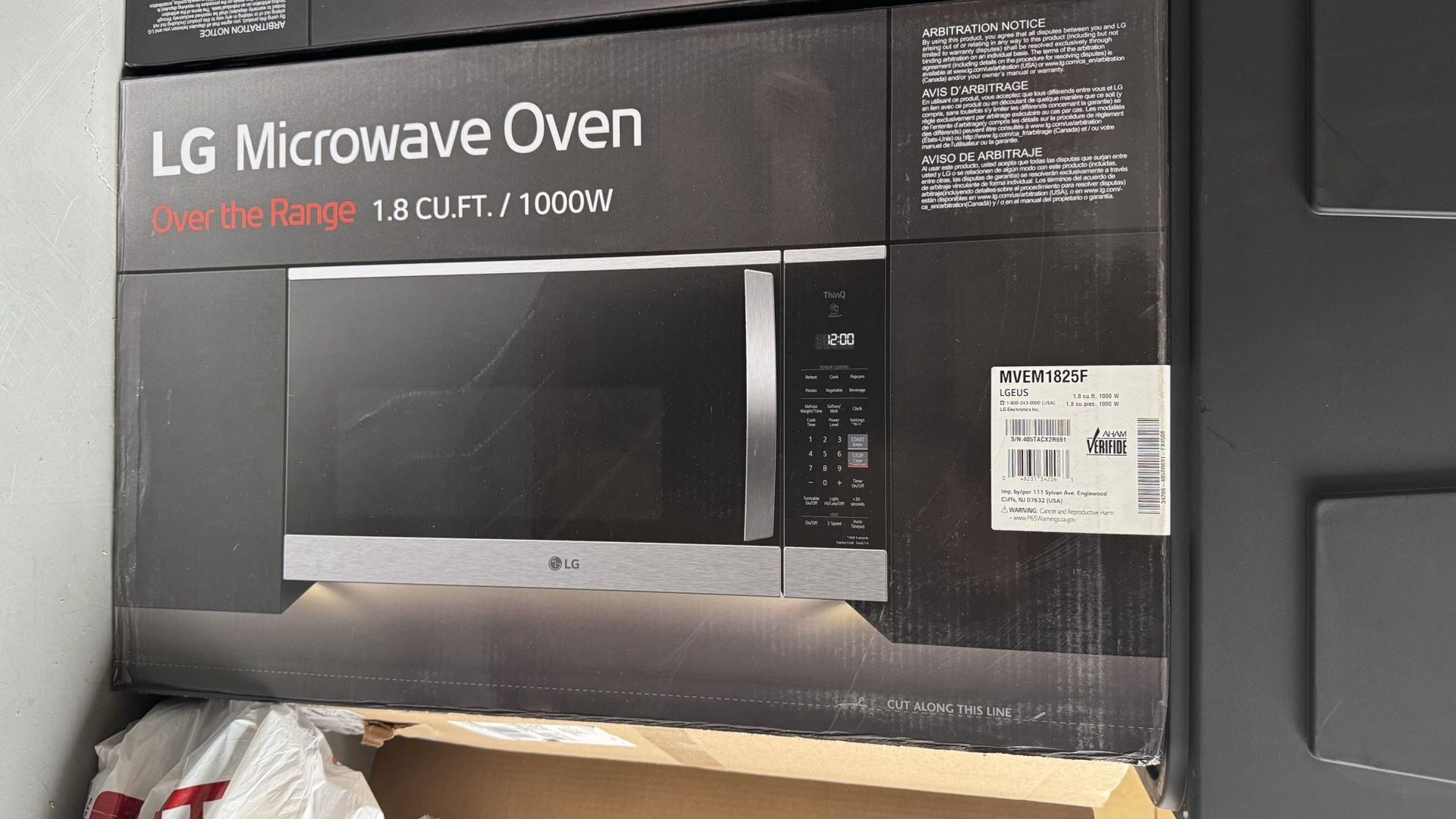 LG 1.8-cu ft 29.88-in Over-the-Range Microwave with Sensor Cooking