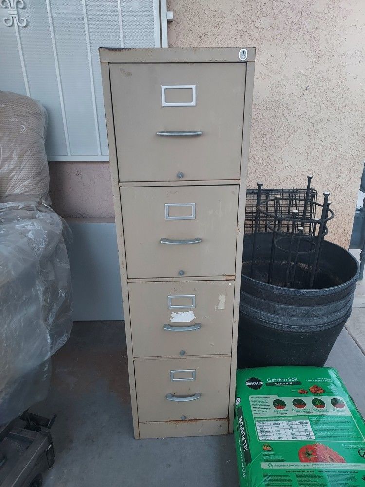 4-DRAWERS FILE CABINET