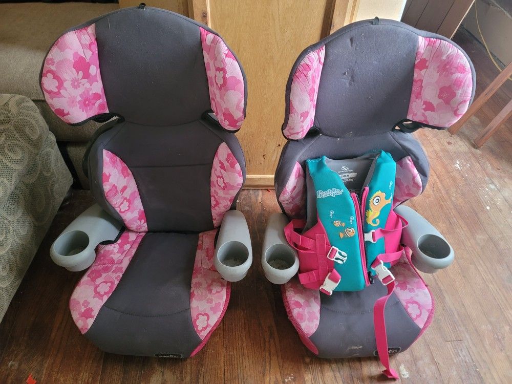 2 Carseat And 1 Child Size Life Jacket