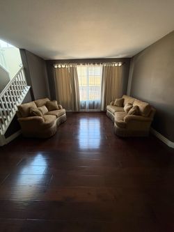 Traditional Style Love Seat & Sofa
